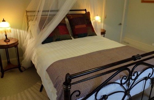 Carcoar Bed & Breakfast | Stoke House Bed and Breakfast