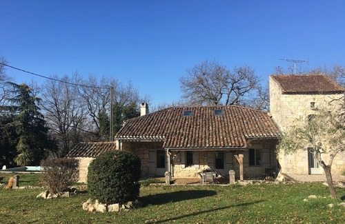 Saint-Caprais-de-Lerm House | Stone house with swimming pool