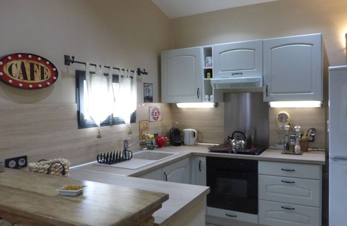 Bedarrides House | Stone House near Châteauneuf-du-Pape Vineyards