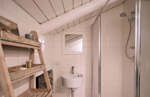 Sala Comacina House | Stone house of 1100 on three levels a few steps from the lake with free boat