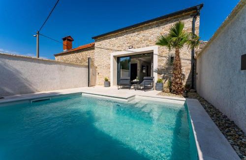 Pridraga Villa | Stone House with pool Poeta