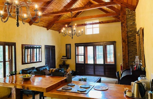 Emakhazeni Ski Chalet | Stonehaven Cottage