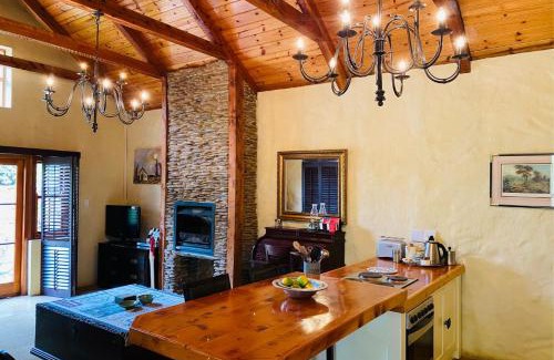 Emakhazeni Ski Chalet | Stonehaven Cottage
