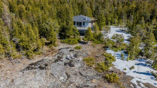 Northern Bruce Peninsula House | Stonehenge Tobermory - Rustic Retreat