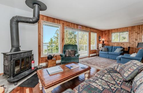 Northern Bruce Peninsula House | Stonehenge Tobermory - Rustic Retreat