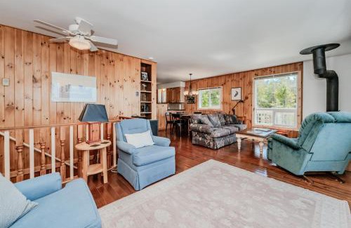 Northern Bruce Peninsula House | Stonehenge Tobermory - Rustic Retreat