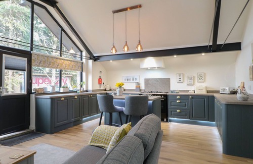 Cauldon Low Cottage | STONEY ROCK STUDIO, romantic, with a garden in Waterhouses