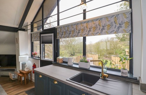 Cauldon Low Cottage | STONEY ROCK STUDIO, romantic, with a garden in Waterhouses