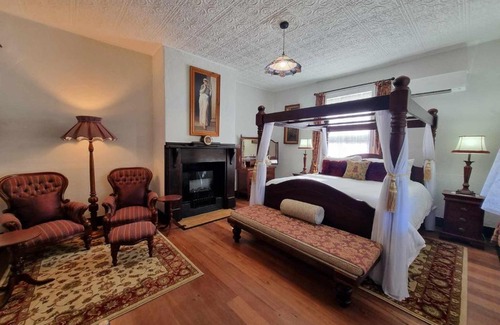 Stroud House | Storekeepers Cottage Guesthouse