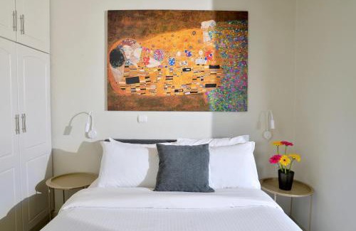 Vivari Apartment | Stork Holiday Apartments - Garden & Sea View