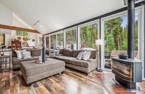 Dunkin Hill House | Stormbunker Paradise home