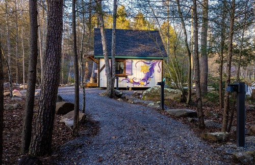 Goldbond Cottage | Storybook Cottage @ Four Fillies Lodge-Glamping