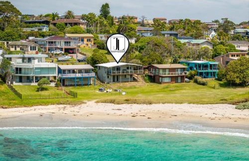 Malua Bay House | 'Strathnaver' - Waterfront Beach House