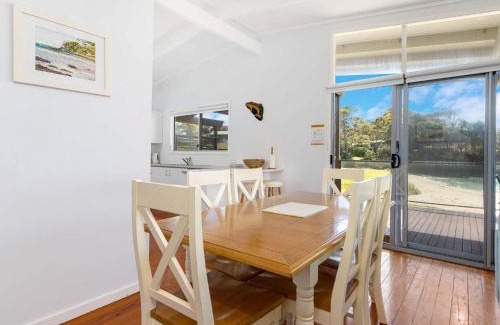 Malua Bay House | 'Strathnaver' - Waterfront Beach House