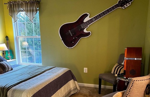 Boonsboro Apartment | Strike Up The Band Suite @ Music House.
