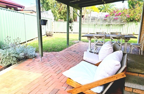 Surfside House | Stroll to beach and Mangrove walk Fisherman's paradise