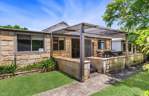 Patonga House | Stroll to beach, restaurant, pet friendly