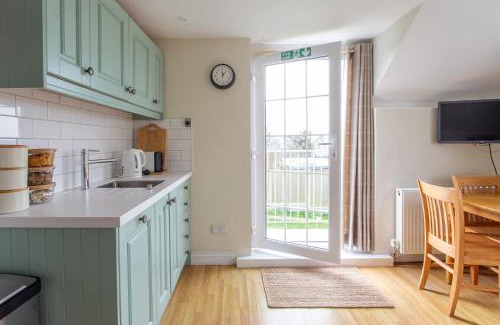 Bridport Apartment | Strongate View Apartment - cosy stylish rural Jurassic coast & Bridport nearby