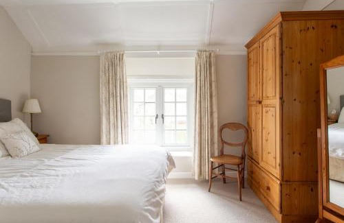 Bridport Apartment | Strongate View Apartment - cosy stylish rural Jurassic coast & Bridport nearby
