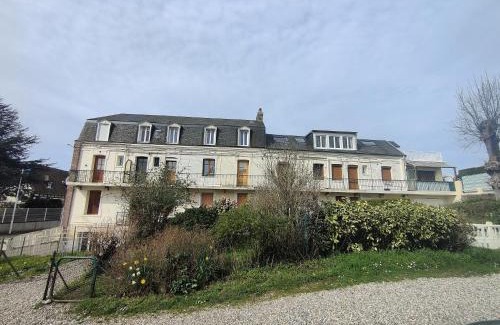 Mesnil-Val-Plage Apartment | Studio à la mer