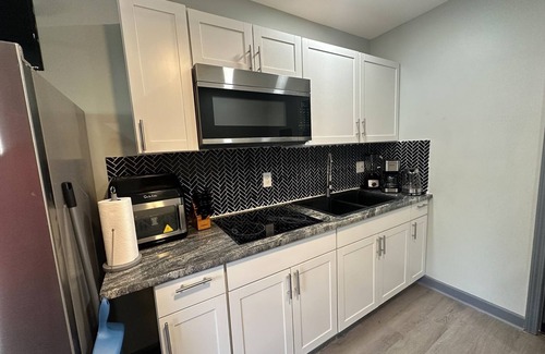 Church Street Apartment | studio 1 min from Southern Regional hospital 15 MiN FROM ATLANTA APT B