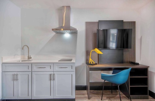 Downtown Hotel | Studio 6 Eureka, CA – Old Town