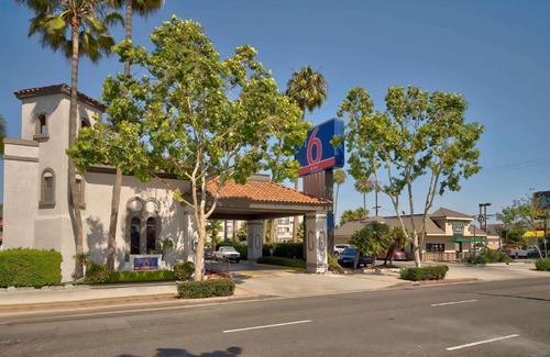 Lawndale Hotel | Studio 6 Suites Lawndale, CA South Bay