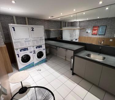 Central Zone Apartment | Studio 604 - Seu refúgio Urbano no Coração de São Paulo - Wifi, Vaga, Academia, Lavanderia, Mercado e Rooftop