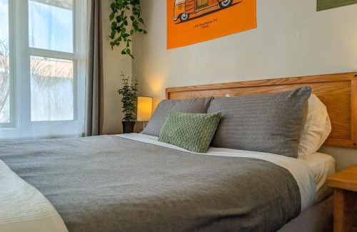 Ste Anne de Beaupre Apartment | Studio 8 - 2 min du Bord de l'eau Foyer & Barbecue