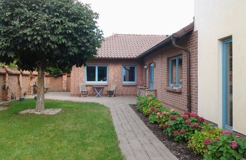 Dobin am See Apartment | Studio Apartment 'Fewo Inselblick - Am Schweriner See' with Lake View, Private Terrace and Wi-Fi