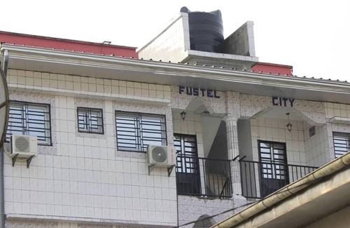 Douala Apartment | Studio A1,b-ssadi Santa Lucia,wifi, Canal, Gardien