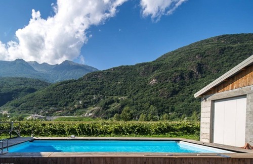 Talamona Apartment | Studio 'Agriturismo L'isola Del Cavallo 2' with Mountain View, Shared Garden and Wi-Fi
