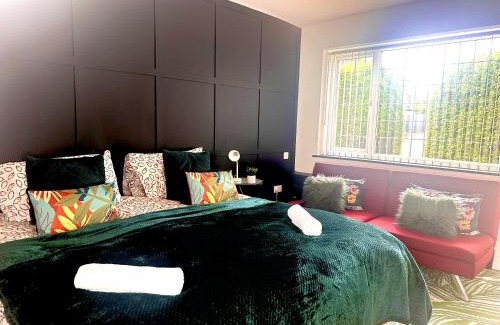 Willaston Apartment | Studio Annexe by Papermill, Deeside - En-Suite, Heswall