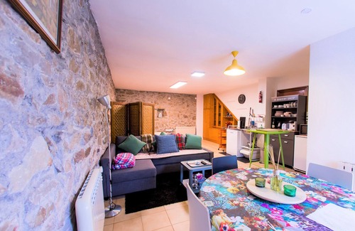 Iurreta Apartment | Studio apartment in a Basque country house with views of the garden.