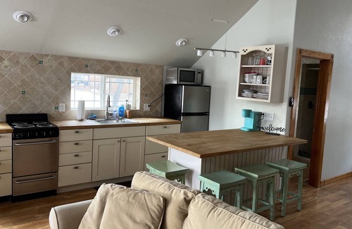 Brandt House | Studio Apartment just a off the Shores of Beautiful Lake Cochrane