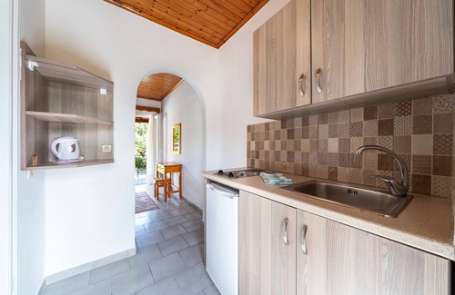 Notos Apartment | Studio Apartment 'Maltas 17' with Shared Terrace, Wi-Fi and Air Conditioning