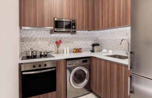 Dubai Media City Apartment | Studio Apartment Near The Media Lounge Palm By Luxury Bookings