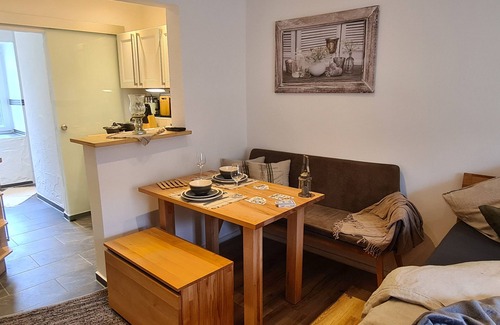 Weissenstadt Apartment | Studio Apartment 'Rosenzauber Kraxler Pärchen' with Shared Garden and Wi-Fi