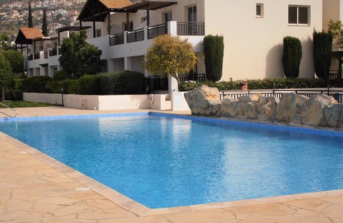 Peyia Town Apartment | Studio Apartment with aircon, WI-FI and large pool