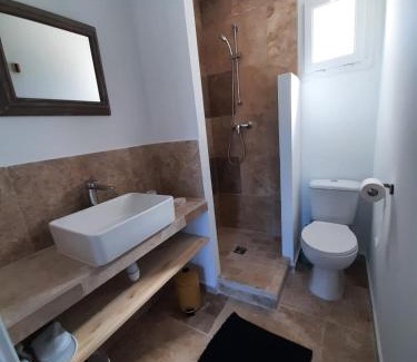 Pourrieres Apartment | Studio au calme tout équipé