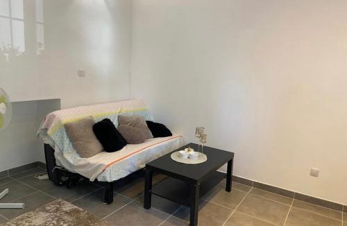 Chateauneuf-Grasse Apartment | Studio au centre du village