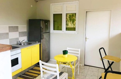Les Abymes Apartment | Studio avec jardin et wifi a Les Abymes