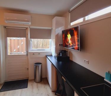 Baarn House | Studio Baarn with patio, airco, pantry, bedroom, bathroom, privacy - Amsterdam, Utrecht