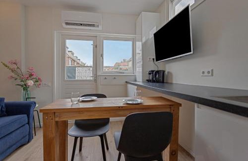 Baarn House | Studio Baarn with patio, airco, pantry, bedroom, bathroom, privacy - Amsterdam, Utrecht
