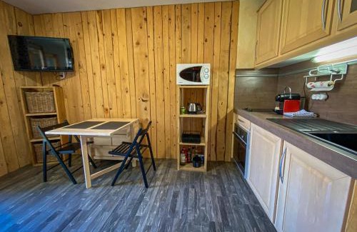 Saint-Etienne-de-Tinee Apartment | Studio balcon vue Alpes pistes de ski à 5 min