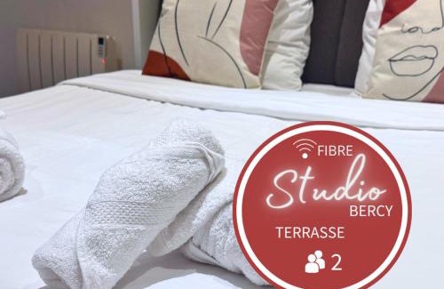 12th Arrondissement Apartment | Studio Bercy - Terrasse - Paris