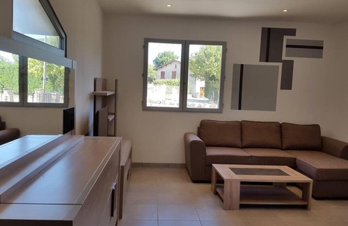 Saint-Marcel-les-Valence Apartment | Studio climatisé avec terrasse, fibre et Wi FI .