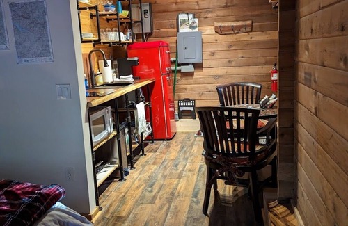 North Bend House | Studio Cabin, minutes from lake and trails