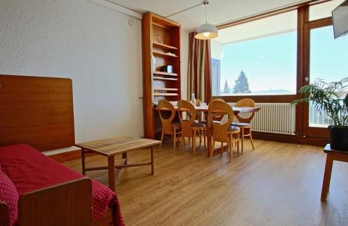 Chamrousse Apartment | Studio cabine à Chamrousse 1750, pied des pistes avec balcon et piscine en été - FR-1-549-33