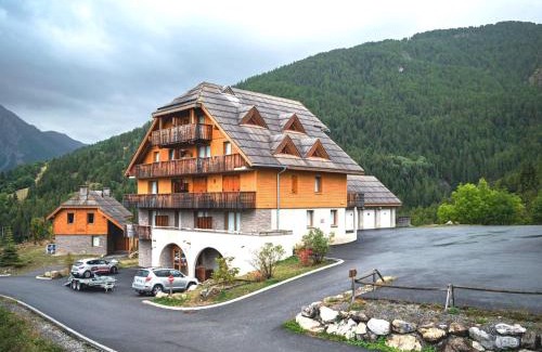 Pra Loup Apartment | Studio cabine 6 personnes avec balcon, parking et casier à ski - FR-1-504-124